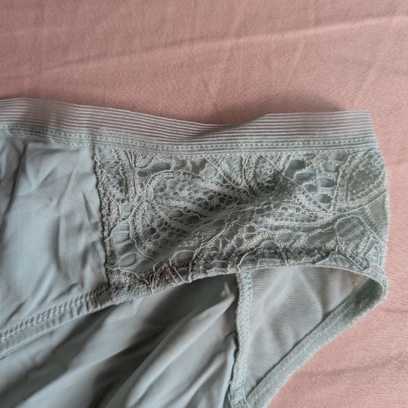 NWOT Lively Unlined Lace Bra + Bikini Panty Set - Picture 11 of 13